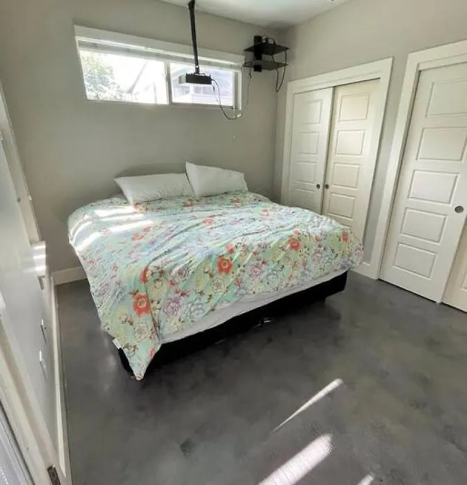 Unit B Cute 2 Bed 2 Bath Private Home With Shared Pool-1