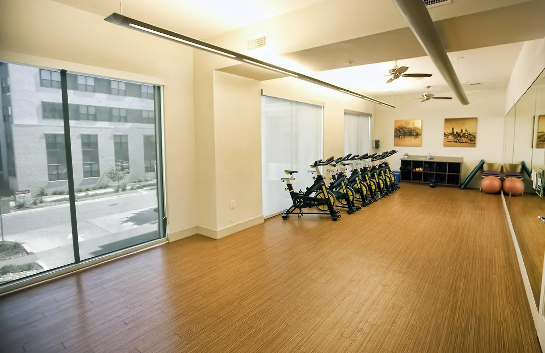 Locale Lakeshore-1