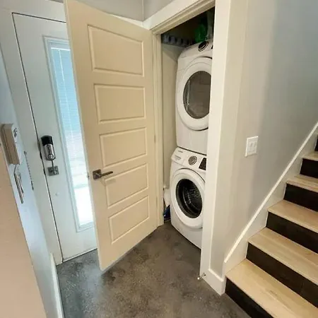 Unit B Cute 2 Bed 2 Bath Private Home With Shared Pool-3