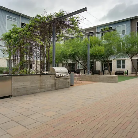 Locale Lakeshore-2